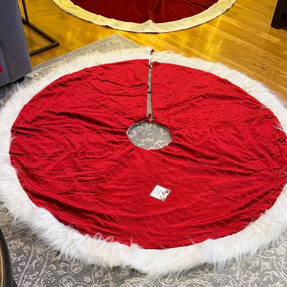NWT - Festive Red and White Tree Skirt with Faux Fur Trim